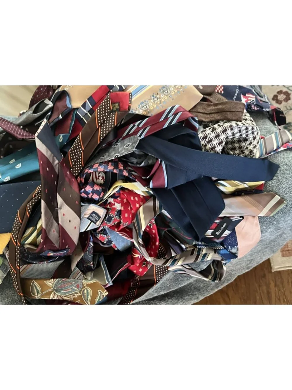 Lot of 100 Men's Neckties Mixed Brands Silk Polyester Assorted Colors Patterns